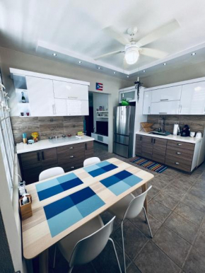 2-BR Modern Oceanfront Apt Steps from Playa Sucia
